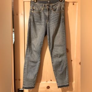 Gap curvy true skinny Jean Sz 28
